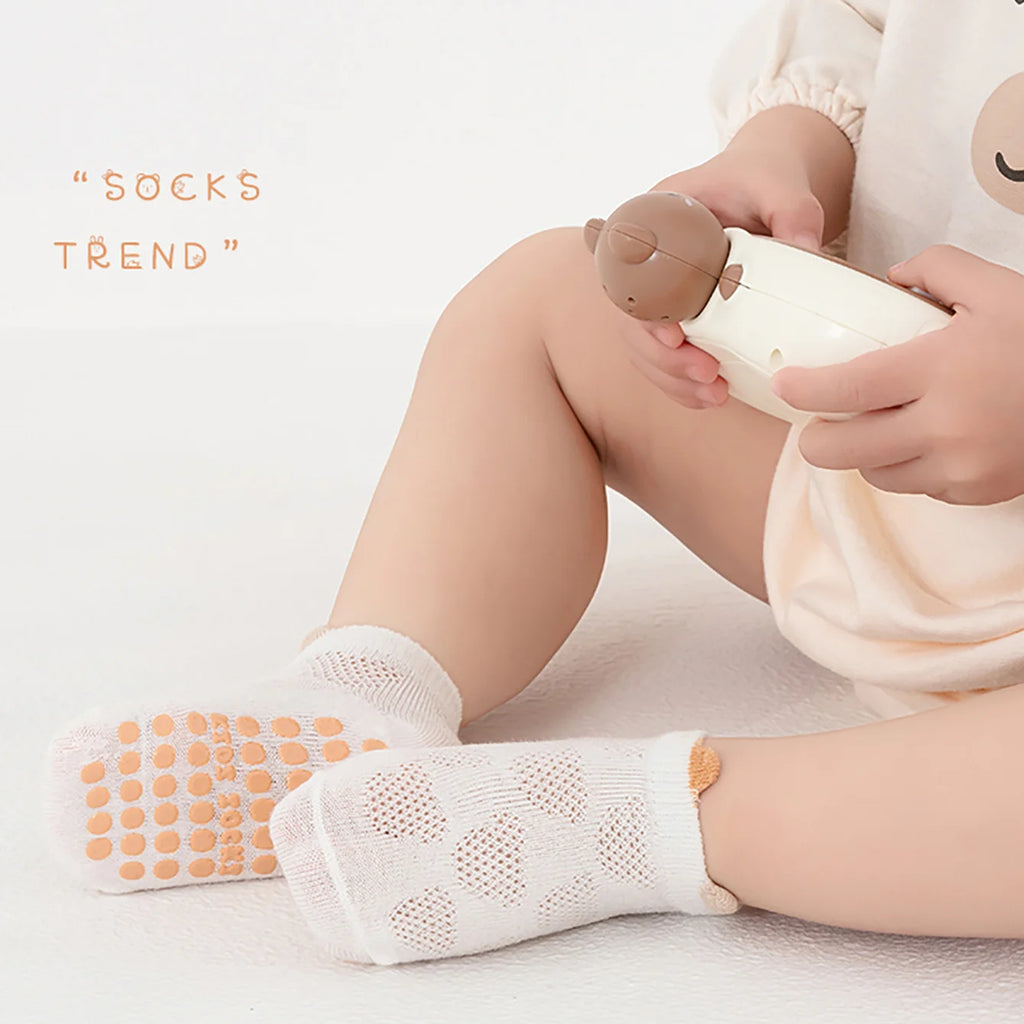 Chaussettes antidérapantes bébé – Lot de 4 paires (0-6 ans)