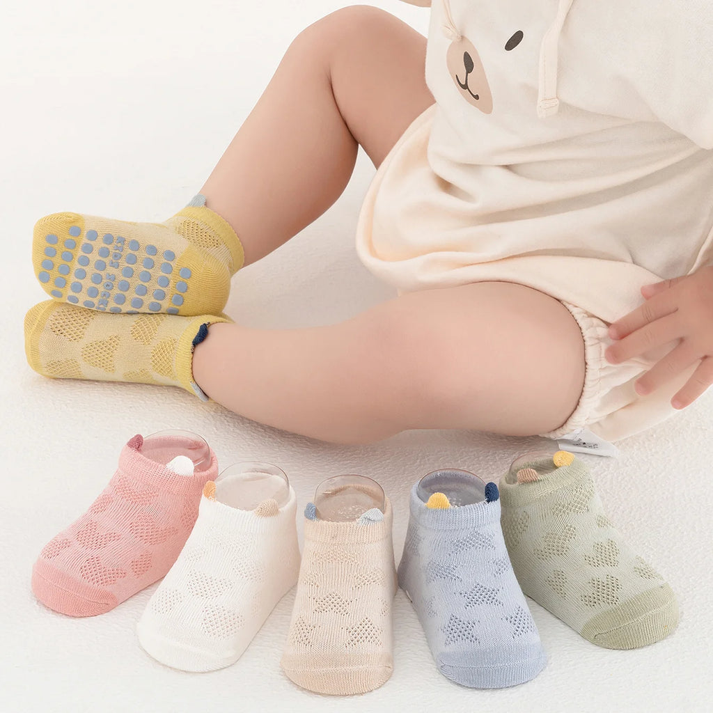 Chaussettes antidérapantes bébé – Lot de 4 paires (0-6 ans)